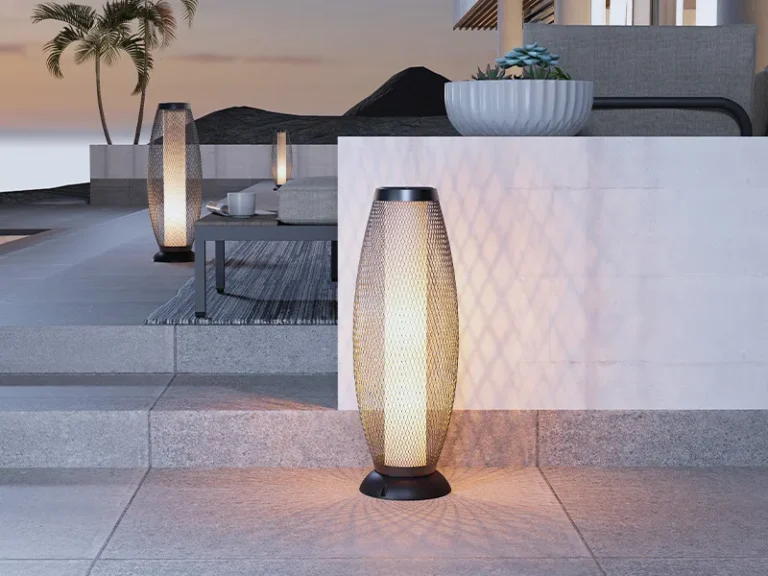 floor lamp flickers after warming up