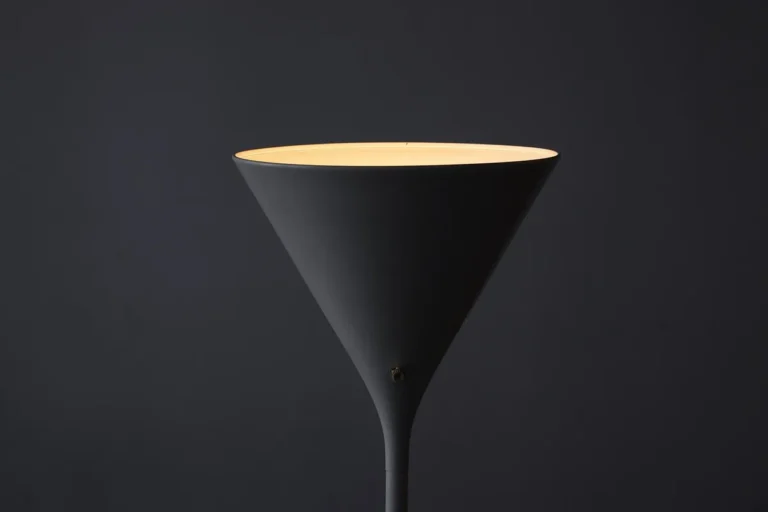 floor lamp flickers occasionally