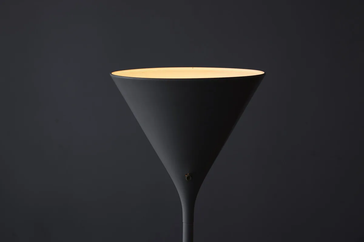 floor lamp flickers occasionally
